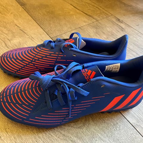 Adidas fotballsko str39,5