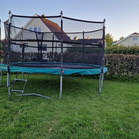 Berg Trampoline fra Hoppeeksperten gis bort