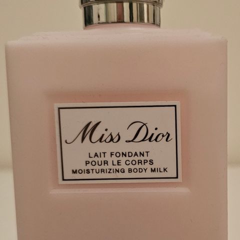 Misss Dior moisturizing body milk