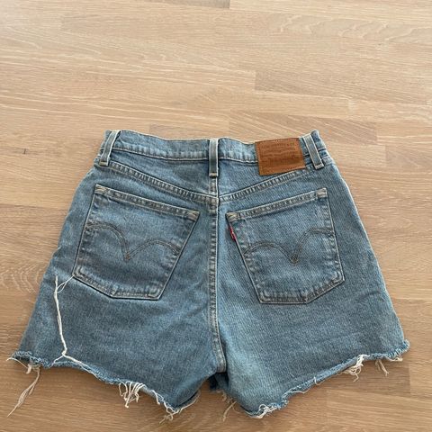 Levis shorts til dame str 26