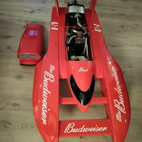 1/8 Miss budwiser rc båt selges