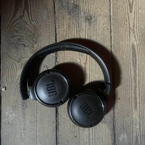 JBL Tune 500 bluetooth headphones