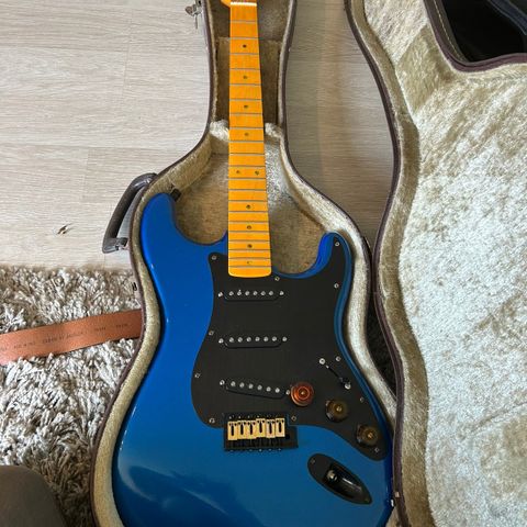 Custom Stratocaster kropp m el u hals