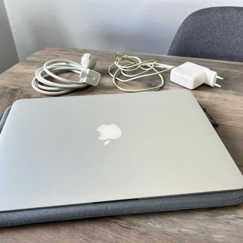 Macbook Air 13.3" - 128 GB - Pent brukt