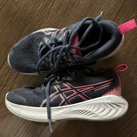 Asics joggesko til barn str 32,5  ( små i str. 30-31)