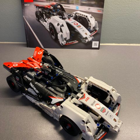 Lego technic 42137 Formula E Porsche 99x Electric
