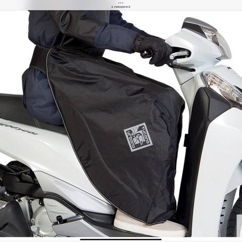 Beskyttelse/regn trekk til fører av moped/scooter