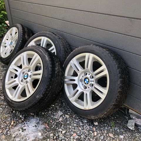 Bmw 17" med bra piggfri dekk  (6stk)