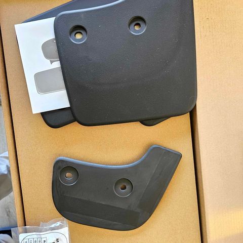 Originale Tesla Model 3 skvettlapper/mud flaps