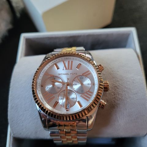 Lite brukt Michael kors klokke dame.