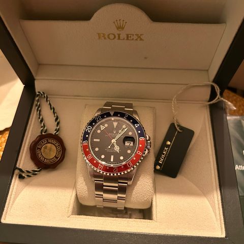 Rolex GMT Master II 16710T - 2006. No lug holes.