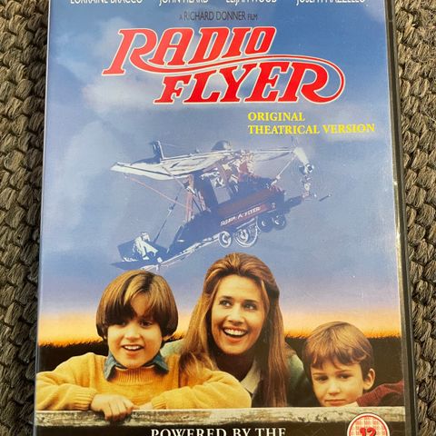 [DVD] Radio Flyer / Flukt fra virkeligheten - 1992 (norsk tekst)