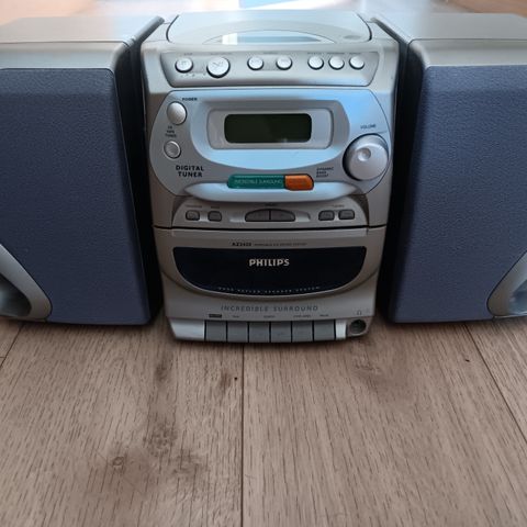 PHILIPS - Bærbar CD og Kassett micro system med surround lyd