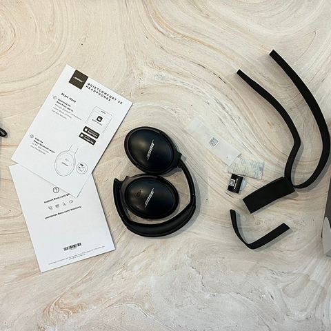 Bose QuietComfort SE trådløse around-ear hodetelefoner (sort)