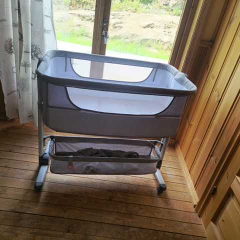 Pent / lite brukt JLY "Bedside crib"