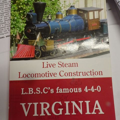 LBSC Virginia 4-4-0 damp lokomotiv med tender 3 1/2" gauge. Lengde 113 cm.