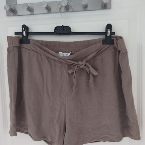 Shorts i viskose fra Primark str.46