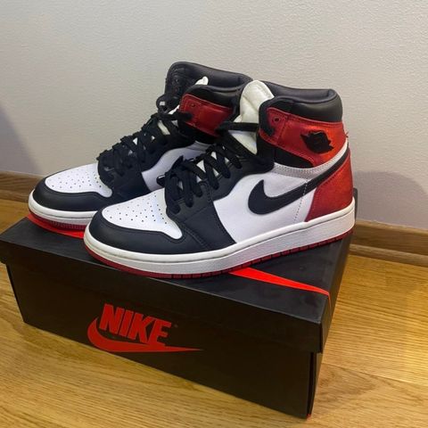 Air Jordan 1 satin black toe