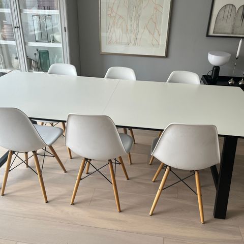 Spisebord  fra danske Brødrene Andersen + spisestoler