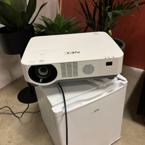 Høyoppløselig NEC P502HL-2 1080p Projektor