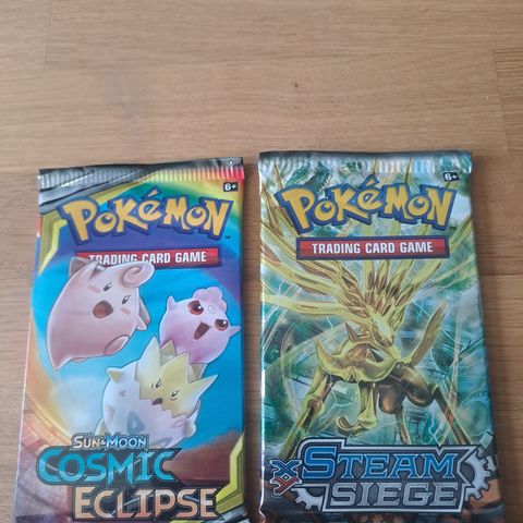 Pokemon pakker. Steam siege, cosmic eclipse.