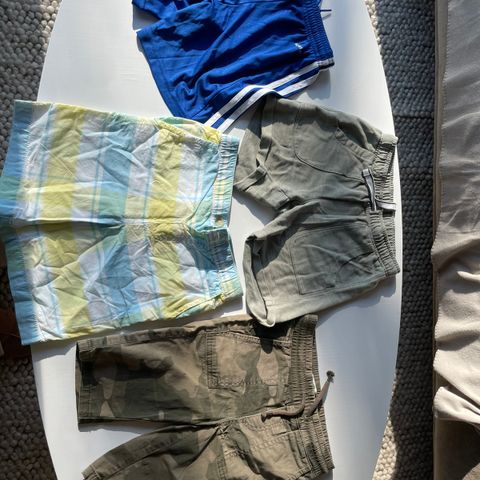 Gutt shorts 5-7 år