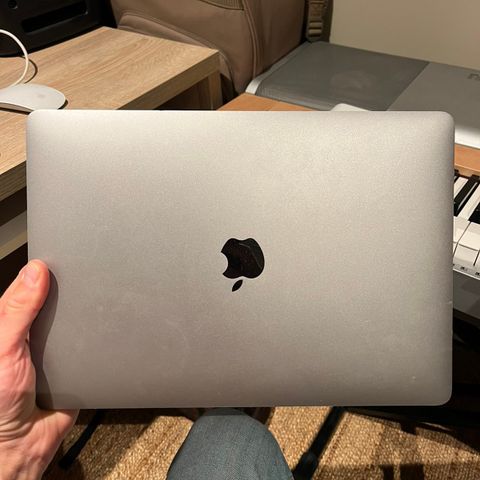 MacBook Pro 13" 2019 256gb