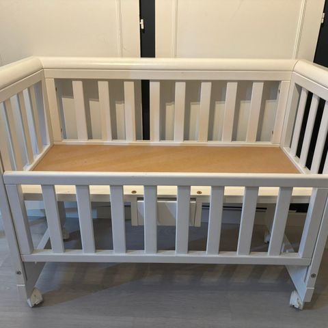 TROLL Bedside crib selges billig!