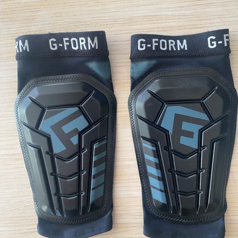 G-FORM PRO S VENTO Leggskinn