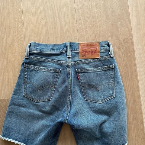 Levis shorts str 25