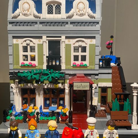 Lego Parisian restaurant 10243 - med eske og instruksjoner