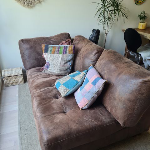 Komfortabel og myk  stor 2 seters Sofa