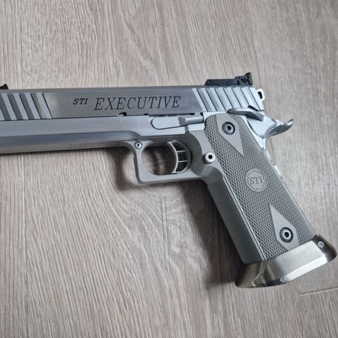 STI Executive 40s&w