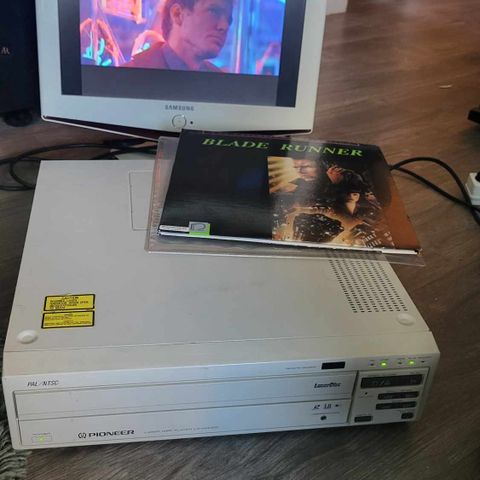 Pioneer LD-V4300D Laserdisc spiller