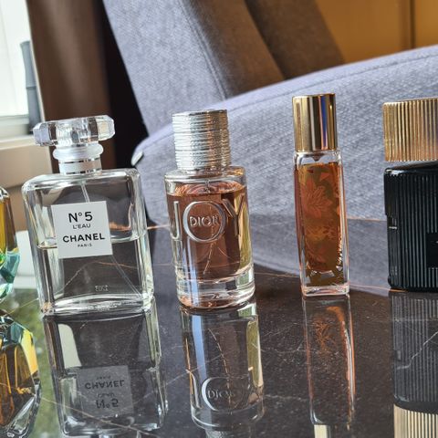 Parfymer Tiffany Intense Chanel No 5 L'Eau, Joy, Rôses Berberanza, Noir Tom Ford