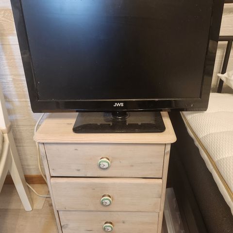 NY PRIS VED RASK HANDEL! Svært lite brukt 22" LED TV