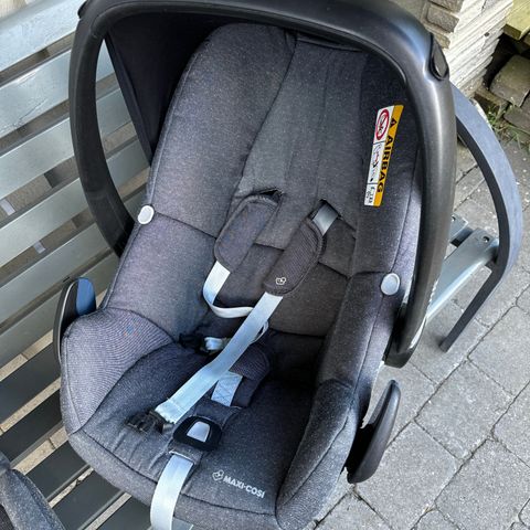 Maxi-cosi babysete med nyfødt-innlegg