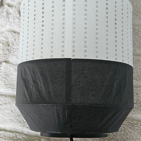 Ikea bordlampe selges