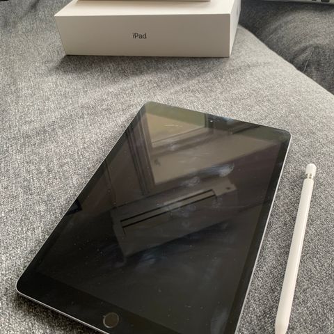 iPad 7th gen 4G LTE 32gb & apple pen (gen 1)