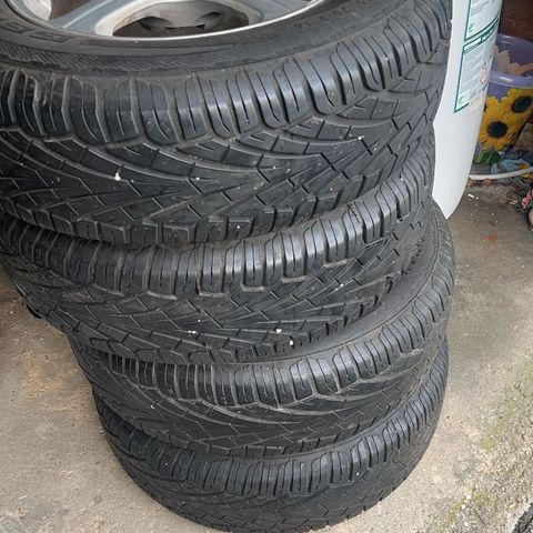 215/70 R16 GRABBER UHP