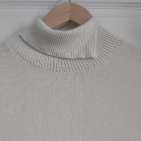 100% CASHMERE / KASJMIR genser. HVIT / Off-white.