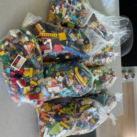 Ca 9 kilo Lego selges rimelig