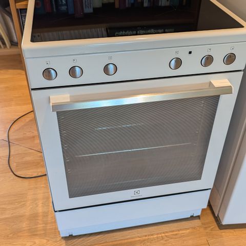 Electrolux induksjons komfyr LKI64401NW