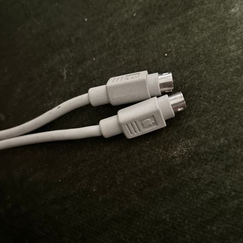 Noen som trenger en original 8pin printerkabel for apple mac?