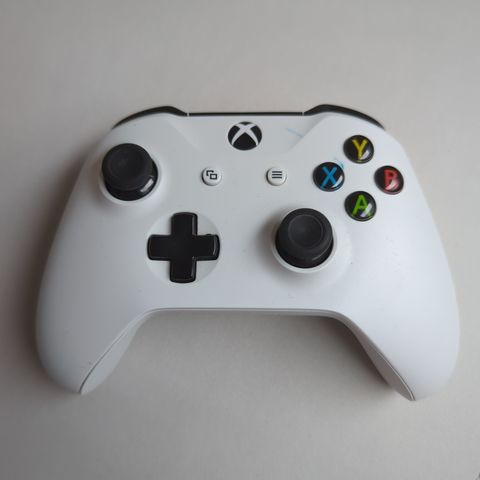 Xbox One kontroller med stick drift