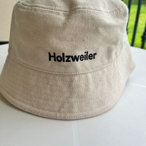 Holzweiler buckethat str xs/s