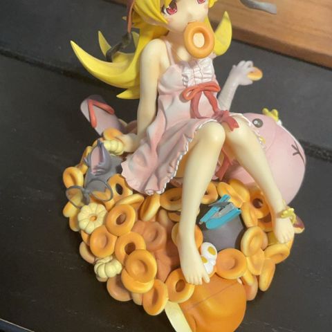 Shinobu oshino figur - monogatari (med boks!)