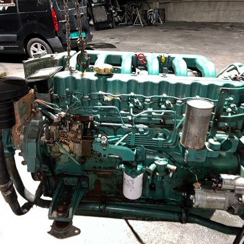 Volvo Penta AQAD 40B 165HK selges i deler, panel, transom, drev selges