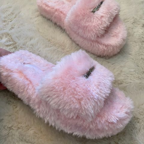 Juicy couture slippers