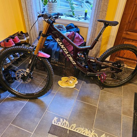 Ubrukt Santa Cruz v10.7 L CC MX X01, topp spec